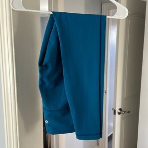 Lululemon Wunder Trains 28” in Capri